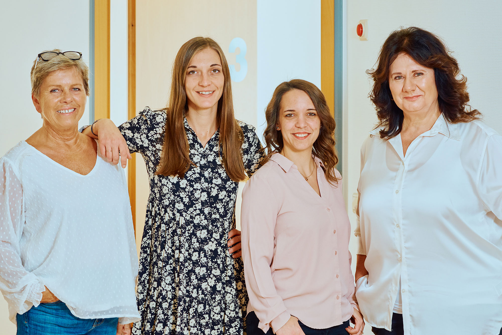 Gruppenbild von Margarita Schneider und ihren Angestellten
